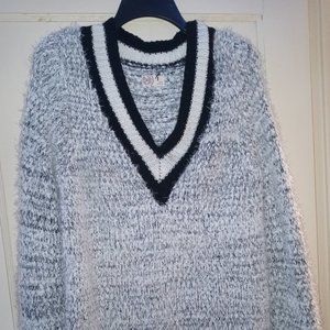 V Neck Sweater LG